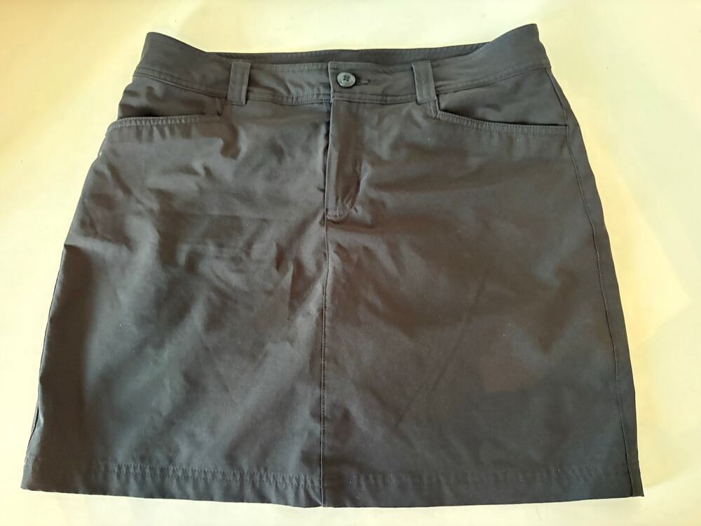 Eddie Bauer skort size 6 in black euc